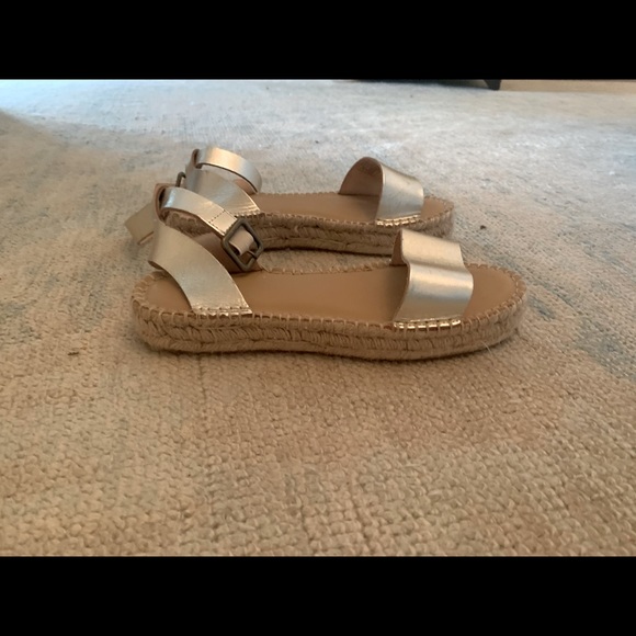 Gold saludos- worn once 1 inch platform - Picture 2 of 8